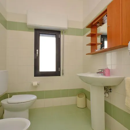 Cozy Retreat Just Steps From The アパート